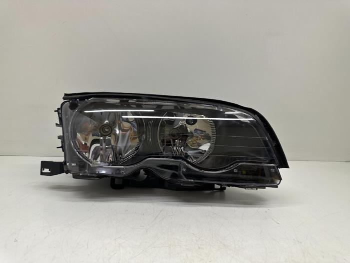 Używane Reflektor prawy BMW 3 serie (E46/4) 316i 16V Cena € 35,00 Procedura marży oferowane przez Autohandel & Demontage Weteringbrug