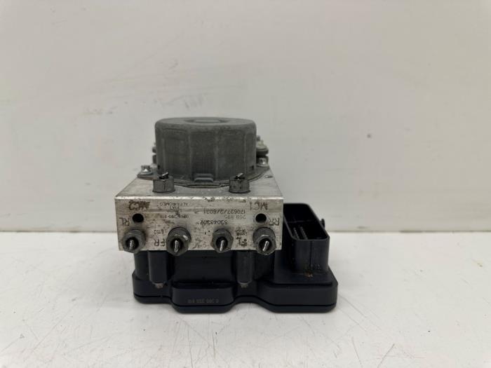 ABS pump from a Fiat Fiorino (225) 1.3 D 16V Multijet 2017