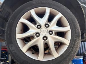 Usagé Kit jantes + pneumatiques Hyundai i30 Crosswagon (WWH) 1.6 CVVT 16V Prix € 400,00 Règlement à la marge proposé par Autohandel & Demontage Weteringbrug