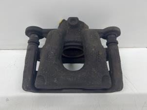 Used Front brake calliper, left BMW 1 serie (E81) 118i 16V Price € 30,00 Margin scheme offered by Autohandel & Demontage Weteringbrug