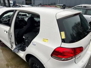 Gebrauchte Seitenpaneel links hinten Volkswagen Golf VI (5K1) 1.2 TSI BlueMotion Preis auf Anfrage angeboten von Autohandel & Demontage Weteringbrug