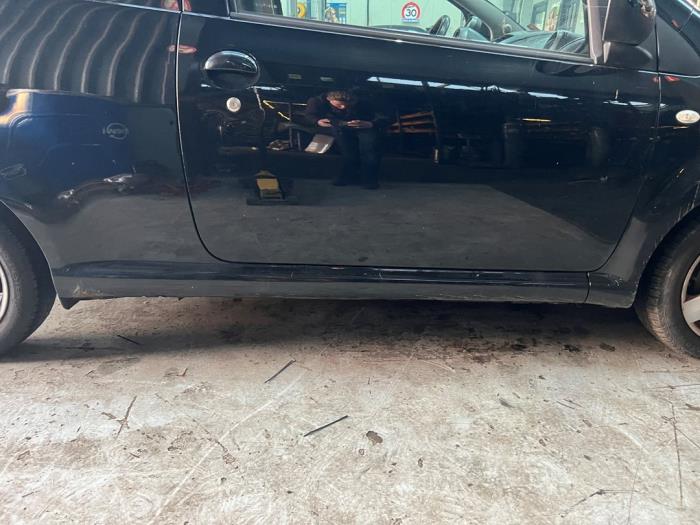 Używane Próg prawy Toyota Aygo (B10) 1.0 12V VVT-i Cena na żądanie oferowane przez Autohandel & Demontage Weteringbrug