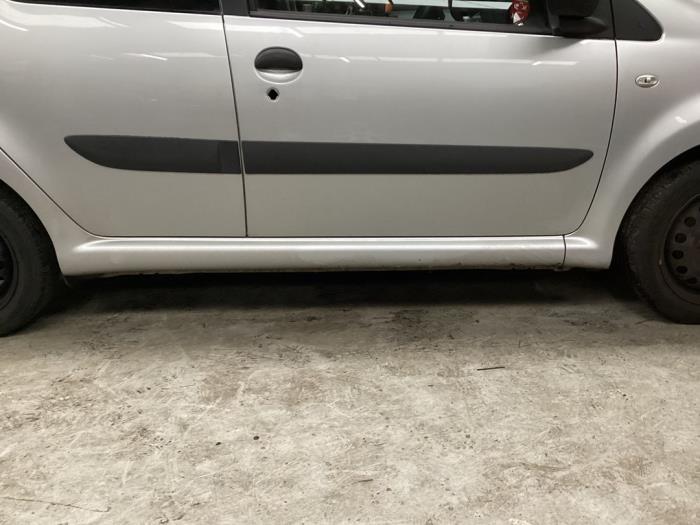 Używane Próg prawy Toyota Aygo (B10) 1.0 12V VVT-i Cena na żądanie oferowane przez Autohandel & Demontage Weteringbrug