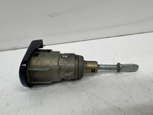 Used Door lock cylinder, left Volkswagen Golf V (1K1) 1.6 FSI 16V Price € 25,00 Margin scheme offered by Autohandel & Demontage Weteringbrug