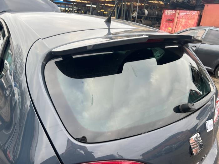 Spoiler tailgate from a Seat Leon (1P1) 1.4 TSI 16V 2009