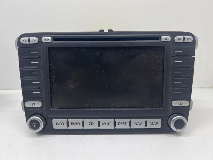 Radio from a Volkswagen Eos (1F7/F8) 2.0 TFSI 16V 2008