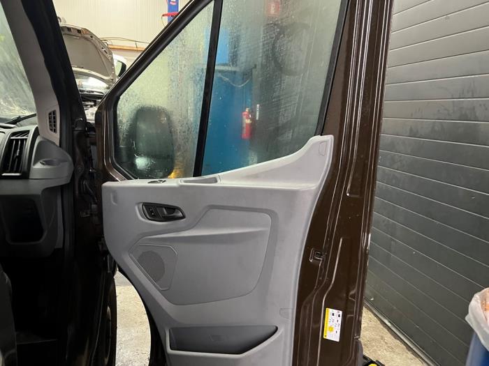 Puerta 2 puertas derecha de un Ford Transit 2.2 TDCi 16V RWD 2016