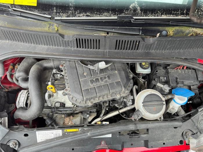 Engine from a Volkswagen Up! (121) 1.0 12V 60 2013