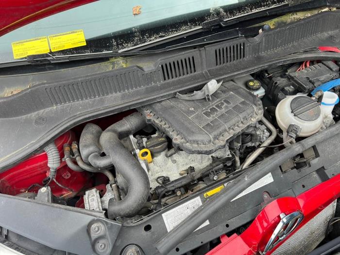 Engine from a Volkswagen Up! (121) 1.0 12V 60 2013