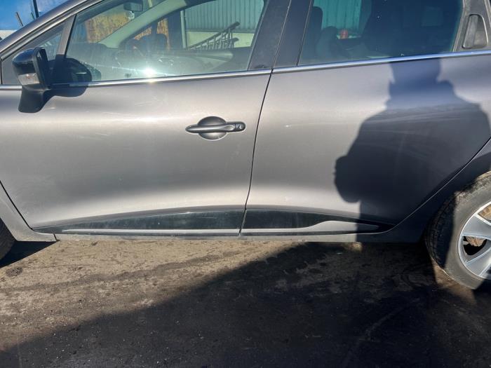 Używane Próg lewy Renault Clio IV Estate/Grandtour (7R) 1.5 Energy dCi 90 FAP Cena na żądanie oferowane przez Autohandel & Demontage Weteringbrug