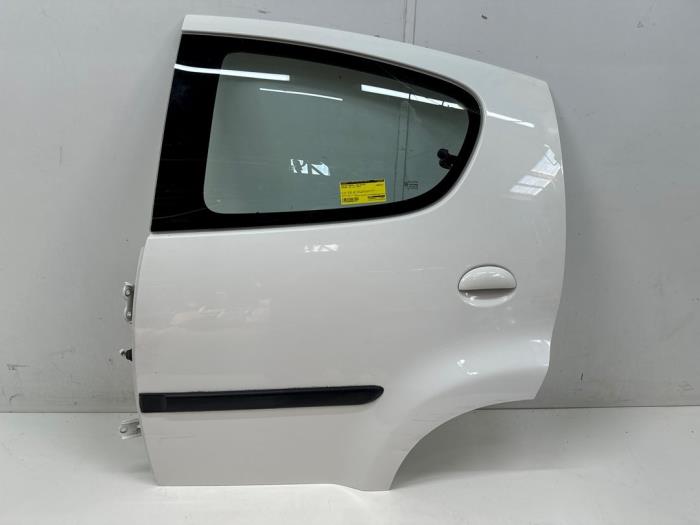 Portière 4portes arrière gauche d'un Peugeot 107 1.0 12V 2013