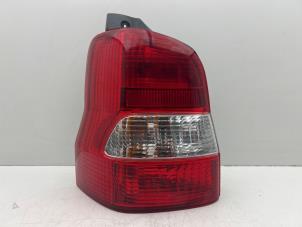 Używane Tylne swiatlo pozycyjne lewe Mazda Demio (DW) 1.5 16V Cena € 75,00 Procedura marży oferowane przez Autohandel & Demontage Weteringbrug