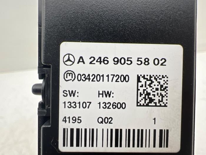 Commutateur éclairage d'urgence d'un Mercedes-Benz B (W246,242) 1.6 B-200 BlueEFFICIENCY Turbo 16V 2014