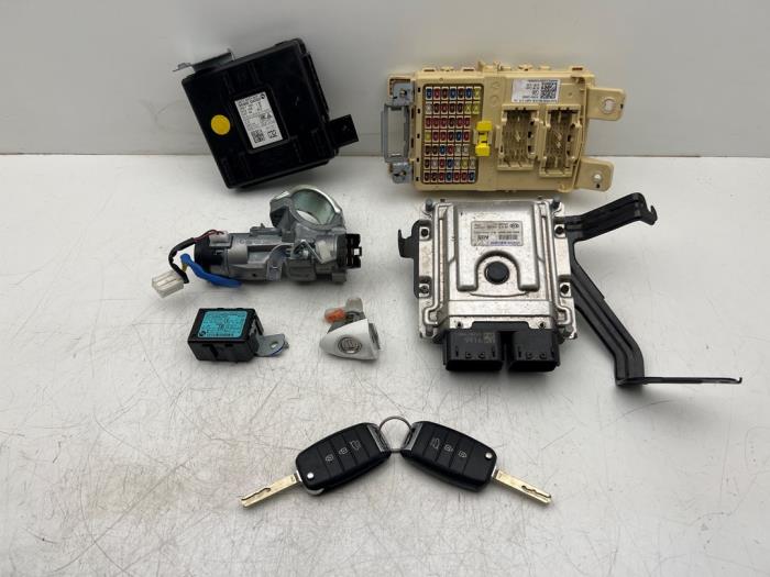 Ignition lock + computer from a Kia Picanto (JA) 1.0 12V 2019