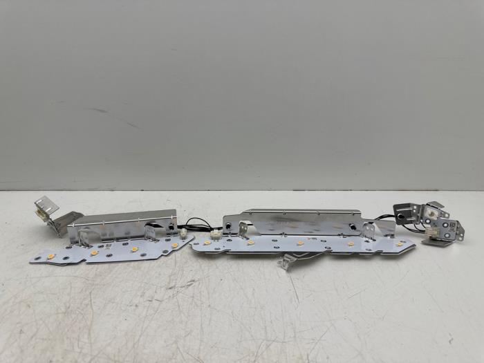 Używane Lampa LED Mercedes B (W246/W242) 1.6 B-200 BlueEFFICIENCY Turbo 16V Cena € 50,00 Procedura marży oferowane przez Autohandel & Demontage Weteringbrug