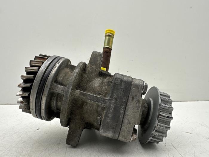 Usagé Pompe de direction Volkswagen Transporter T5 2.5 TDi Prix € 65,00 Règlement à la marge proposé par Autohandel & Demontage Weteringbrug