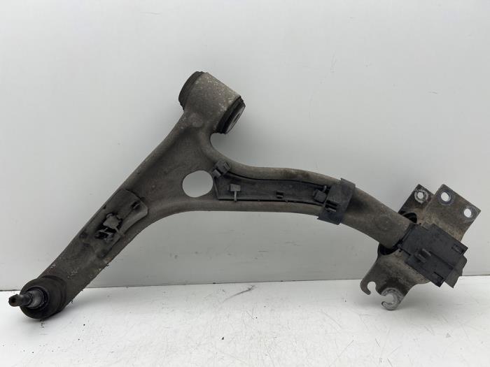 Gebrauchte Querlenker links vorne Mercedes B (W246/W242) 1.6 B-200 BlueEFFICIENCY Turbo 16V Preis € 50,00 Margenregelung angeboten von Autohandel & Demontage Weteringbrug