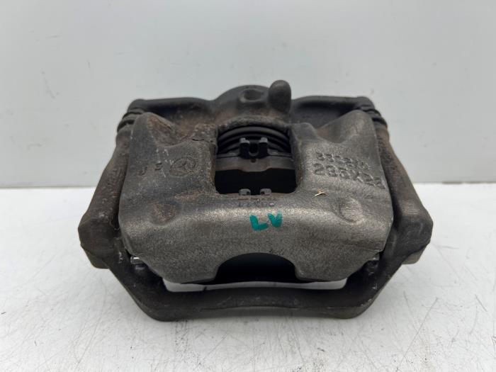 Gebrauchte Bremszange links vorne Mercedes B (W246/W242) 1.6 B-200 BlueEFFICIENCY Turbo 16V Preis € 50,00 Margenregelung angeboten von Autohandel & Demontage Weteringbrug
