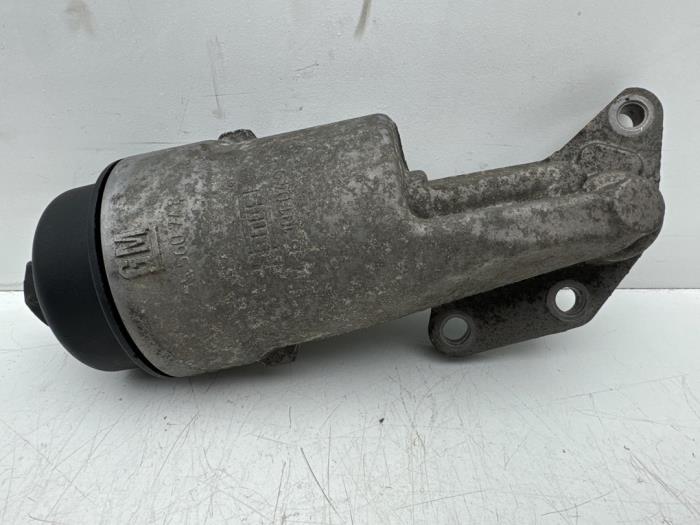 Gebrauchte Ölfiltergehäuse Opel Corsa D 1.2 16V Preis € 20,00 Margenregelung angeboten von Autohandel & Demontage Weteringbrug