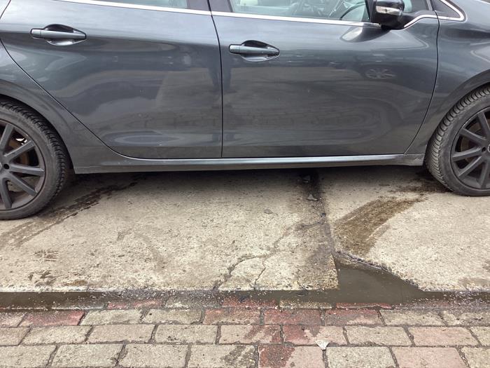 Używane Próg prawy Peugeot 208 I (CA/CC/CK/CL) 1.6 Blue HDi 100 Cena na żądanie oferowane przez Autohandel & Demontage Weteringbrug