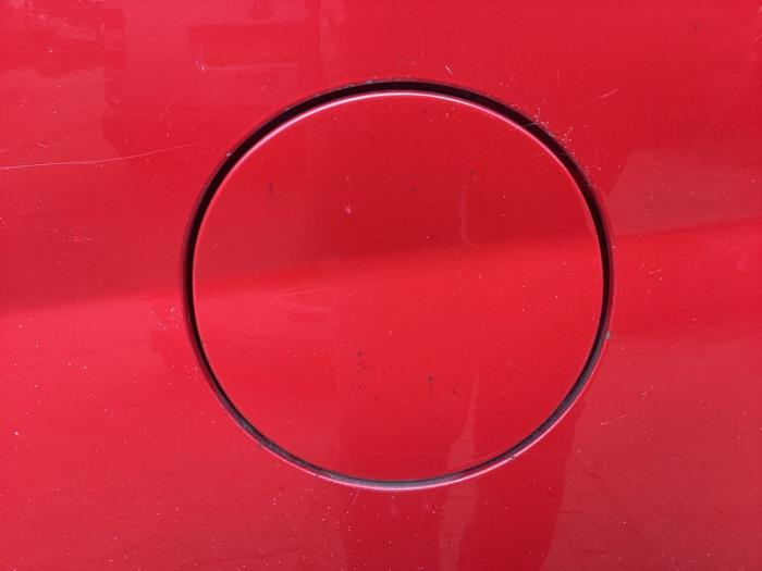 Begagnade Tanklucka Daihatsu Cuore (L251/271/276) 1.0 12V DVVT Pris € 20,00 Marginaltabell erbjuds av Autohandel & Demontage Weteringbrug
