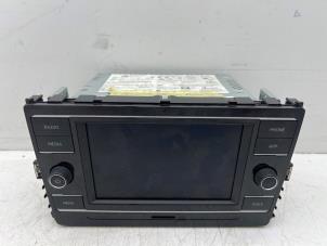 Used Radio Volkswagen Polo VI (AW1) 1.0 MPI 12V Price € 500,00 Margin scheme offered by Autohandel & Demontage Weteringbrug