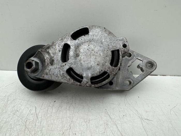 Usados Rodillo tensor correa múltiple Volkswagen Fox (5Z) 1.4 TDI Precio € 20,00 Norma de margen ofrecido por Autohandel & Demontage Weteringbrug