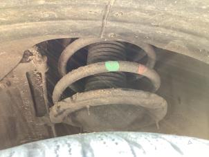Używane Amortyzator wstrzasów lewy przód Hyundai i20 1.2i 16V Cena € 30,00 Procedura marży oferowane przez Autohandel & Demontage Weteringbrug
