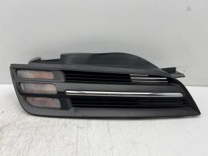 Używane Grill Nissan Micra (K12) 1.2 16V Cena € 25,00 Procedura marży oferowane przez Autohandel & Demontage Weteringbrug