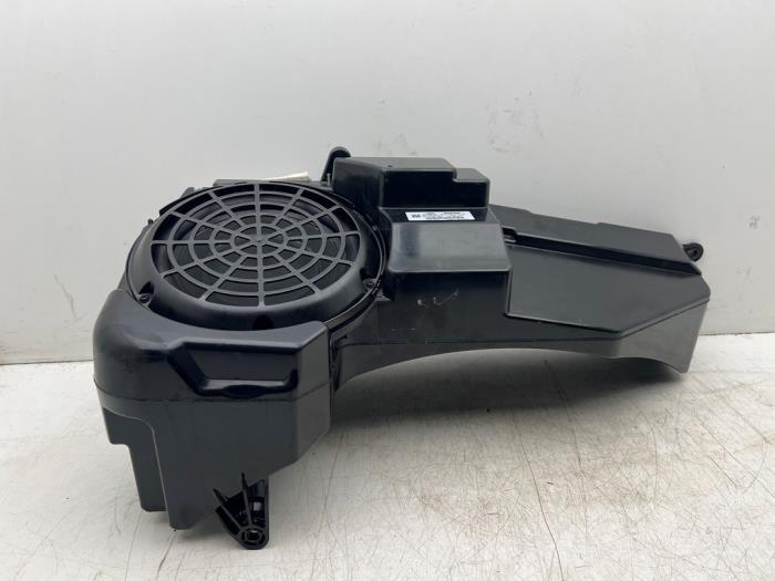 Używane Subwoofer Audi A6 Avant (C7) 3.0 TDI V6 24V biturbo Quattro Cena € 115,00 Procedura marży oferowane przez Autohandel & Demontage Weteringbrug