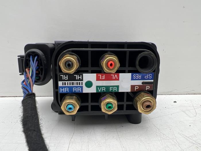Gebrauchte Ventilblock hydraulisch Audi A6 Avant (C7) 3.0 TDI V6 24V biturbo Quattro Preis € 100,00 Margenregelung angeboten von Autohandel & Demontage Weteringbrug
