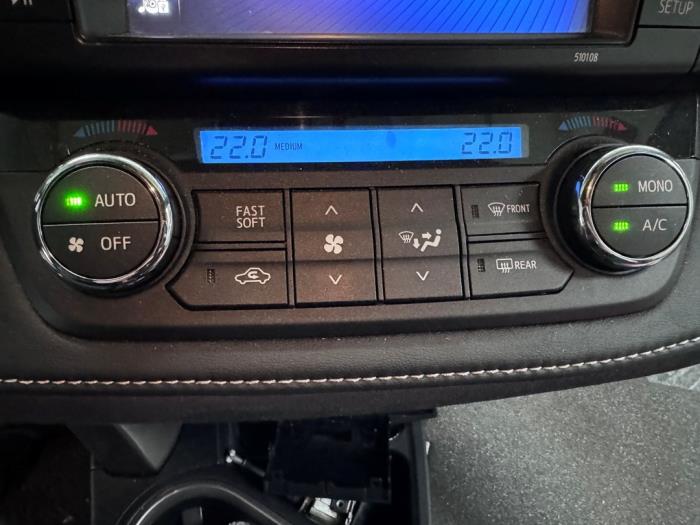 Begagnade Klimatpanel Toyota RAV4 (A4) 2.5 Hybrid 16V VVT-i 4x4 Pris € 200,00 Marginaltabell erbjuds av Autohandel & Demontage Weteringbrug