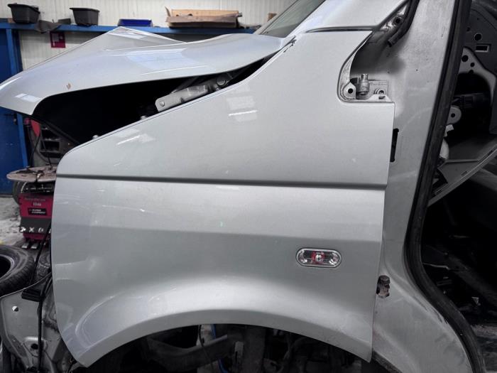 Używane Ekran lewy przód Volkswagen Transporter T5 2.0 TDI DRF Cena € 75,00 Procedura marży oferowane przez Autohandel & Demontage Weteringbrug