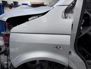 Używane Ekran lewy przód Volkswagen Transporter T5 2.0 TDI DRF Cena € 75,00 Procedura marży oferowane przez Autohandel & Demontage Weteringbrug