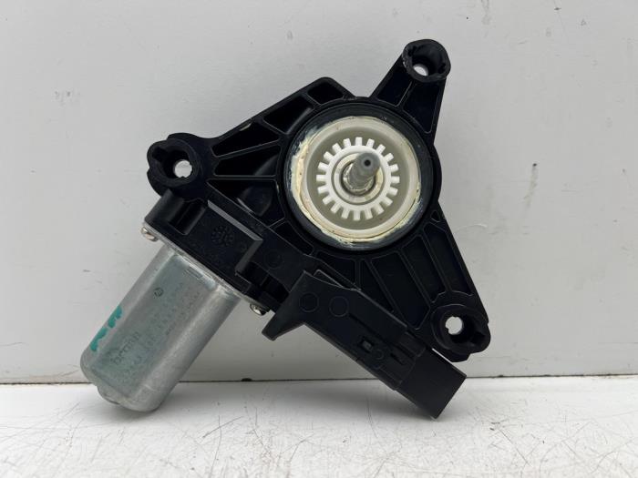 Usados Motor de ventanilla de puerta Volvo V40 (MV) 1.6 T3 GTDi 16V Precio € 20,00 Norma de margen ofrecido por Autohandel & Demontage Weteringbrug