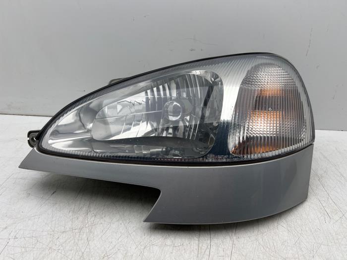 Używane Reflektor lewy Chevrolet Tacuma Cena € 35,00 Procedura marży oferowane przez Autohandel & Demontage Weteringbrug