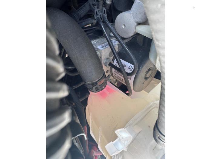 Używane Pompa ABS Opel Astra J Sports Tourer (PD8/PE8/PF8) 1.4 Turbo 16V Cena € 100,00 Procedura marży oferowane przez Autohandel & Demontage Weteringbrug