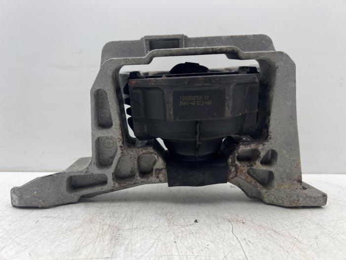 Used Engine mount Volvo V40 (MV) 1.6 T3 GTDi 16V Price € 30,00 Margin scheme offered by Autohandel & Demontage Weteringbrug