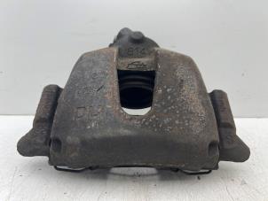 Usados Pinza de freno derecha delante Volvo V40 (MV) 1.6 T3 GTDi 16V Precio € 20,00 Norma de margen ofrecido por Autohandel & Demontage Weteringbrug