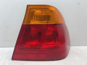 Begagnade Baklykta, höger BMW 3 serie (E46/4) 318i 16V Pris € 15,00 Marginaltabell erbjuds av Autohandel & Demontage Weteringbrug