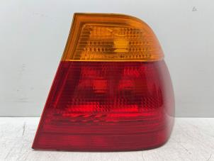 Begagnade Baklykta, höger BMW 3 serie (E46/4) 318i 16V Pris € 25,00 Marginaltabell erbjuds av Autohandel & Demontage Weteringbrug