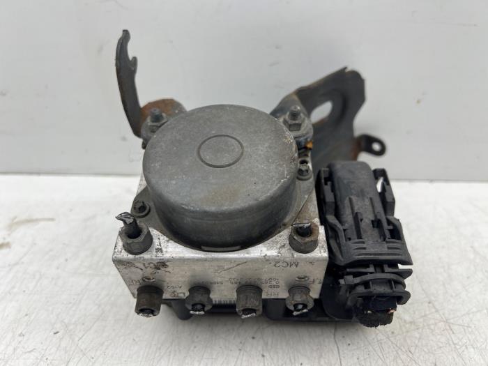 Begagnade ABS-pump Fiat Punto Evo (199) 1.3 JTD Multijet 85 16V Euro 5 Pris € 25,00 Marginaltabell erbjuds av Autohandel & Demontage Weteringbrug