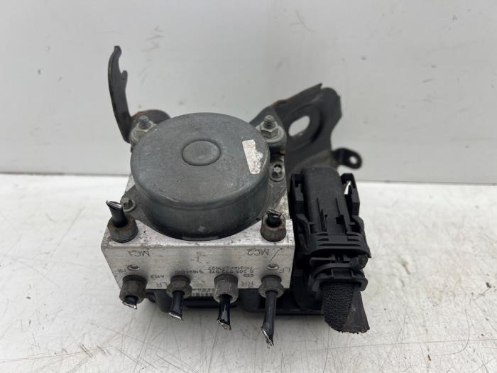 Begagnade ABS-pump Fiat Punto Evo (199) 1.3 JTD Multijet 85 16V Euro 5 Pris € 35,00 Marginaltabell erbjuds av Autohandel & Demontage Weteringbrug
