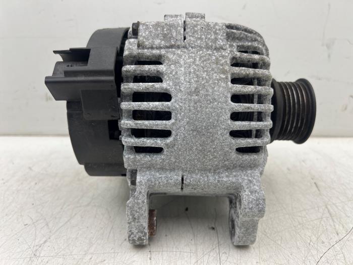 Begagnade Dynamo Volkswagen Polo V (6R) 1.4 16V Pris € 40,00 Marginaltabell erbjuds av Autohandel & Demontage Weteringbrug