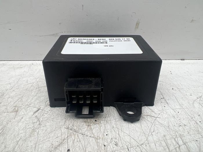 Używane Modul immobilizera Mercedes Sprinter 2t (901/902) 208 CDI 16V Cena € 25,00 Procedura marży oferowane przez Autohandel & Demontage Weteringbrug