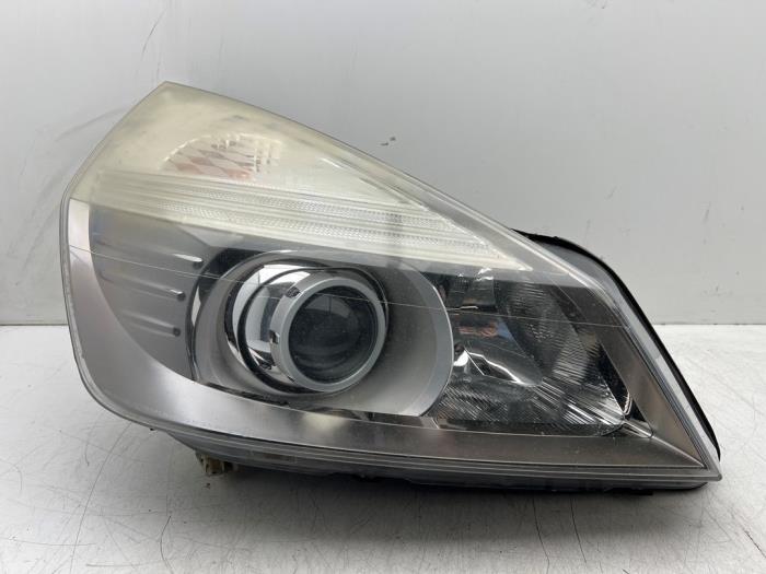 Używane Reflektor prawy Renault Espace (JK) 2.0 Turbo 16V Grand Espace Cena € 170,00 Procedura marży oferowane przez Autohandel & Demontage Weteringbrug