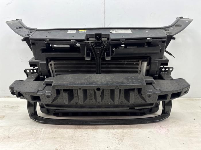 Używane Panel przedni Volkswagen Caddy Combi III (2KB,2KJ) 1.6 TDI 16V Cena € 500,00 Procedura marży oferowane przez Autohandel & Demontage Weteringbrug