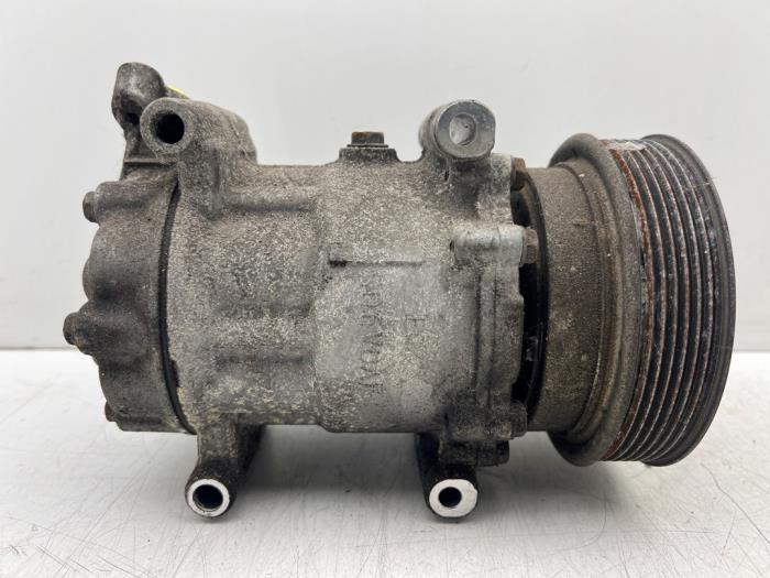Compresseur de clim d'un Renault Clio III (BR/CR) 1.2 16V TCe 100 2007
