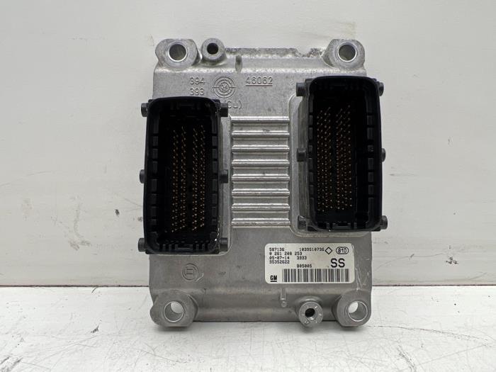 Używane Komputer sterowania silnika Opel Corsa C (F08/68) 1.2 16V Twin Port Cena € 50,00 Procedura marży oferowane przez Autohandel & Demontage Weteringbrug