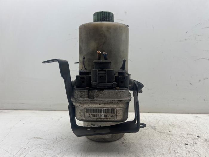 Usagé Pompe de direction Volkswagen Polo V (6R) 1.2 12V BlueMotion Technology Prix € 60,00 Règlement à la marge proposé par Autohandel & Demontage Weteringbrug